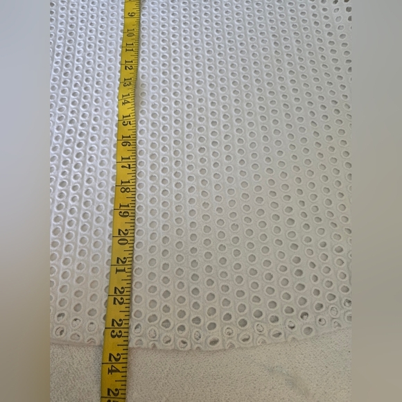 Old Navy White Eyelet Women's Top Size M - Picture 6 of 8